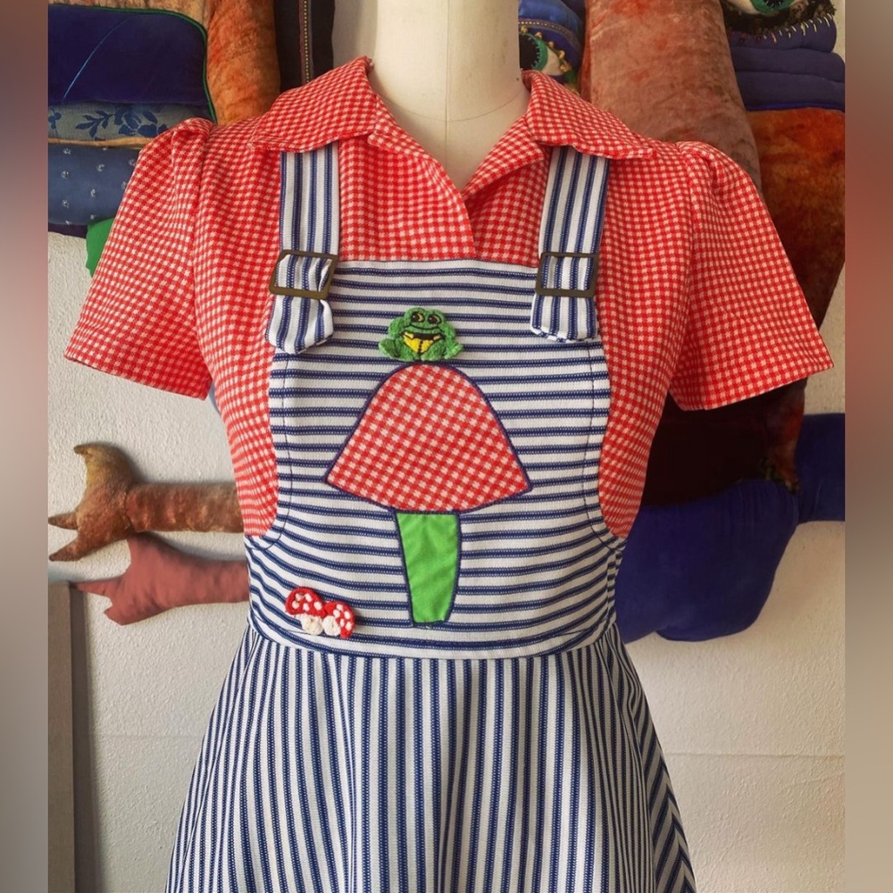 🐸🍄The cutest and quirkiest vintage ’70s mini dress✨